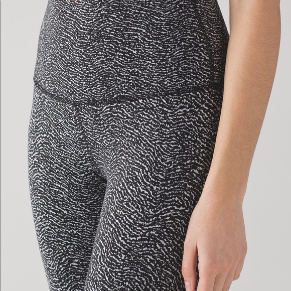 Lululemon Wunder Under - Picture 2 of 5